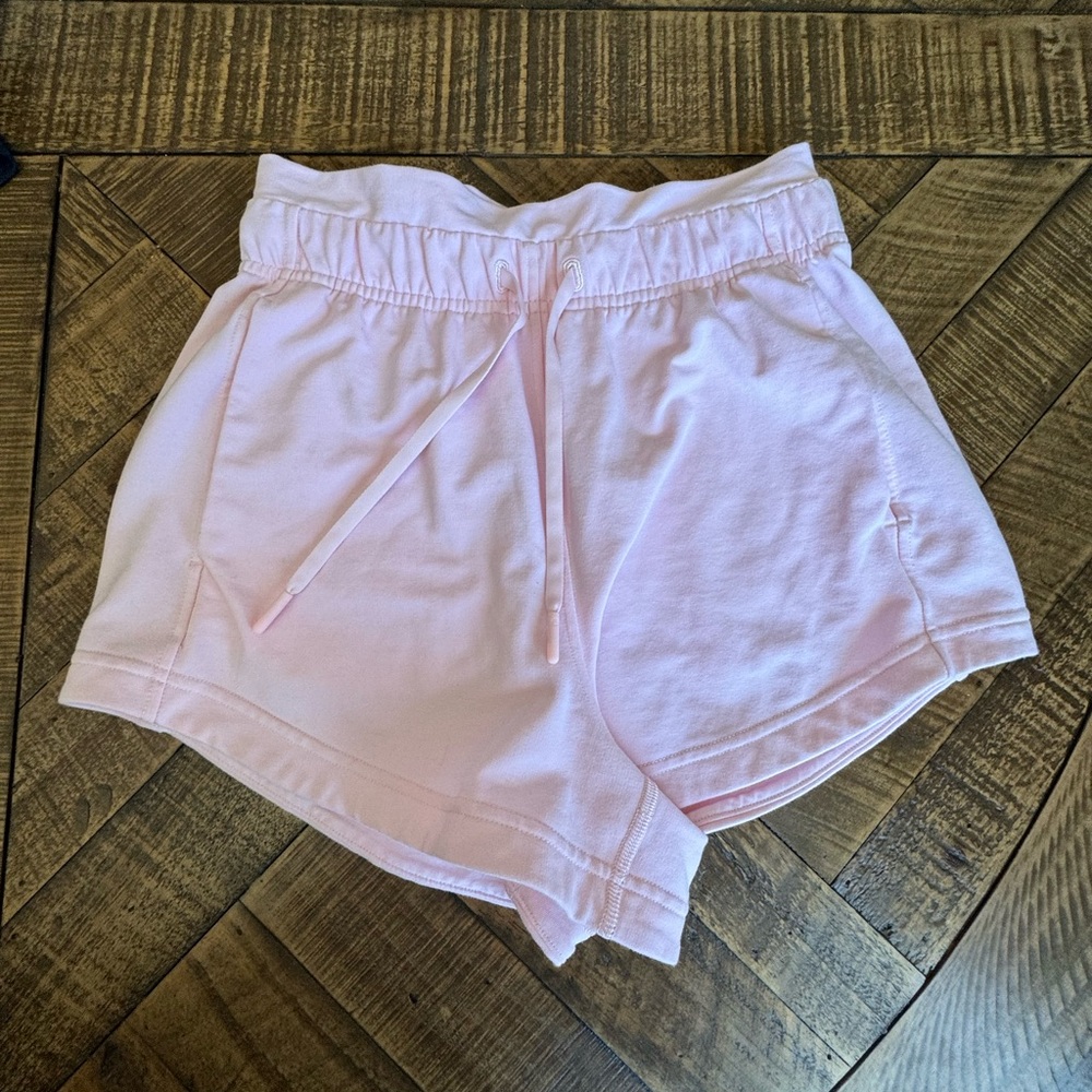Lululemon Strawberry Milkshake Inner Glow Short 3” Size 2